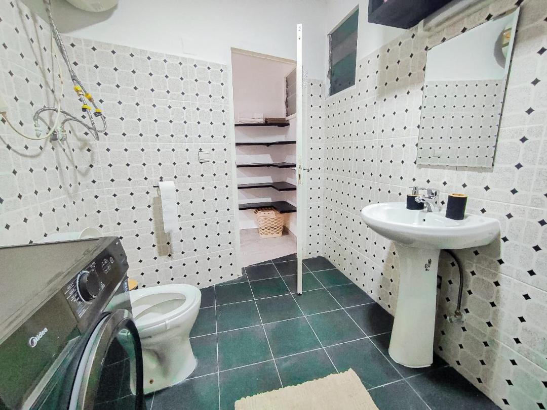 Duplex Mbote Brazzavile Brazzaville Luaran gambar