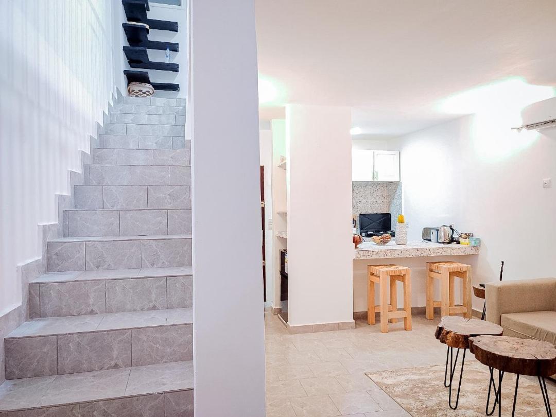 Duplex Mbote Brazzavile Brazzaville Luaran gambar